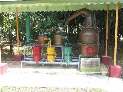 Pict7520-Batch-Distillation-Model-Appleton-Rum-Jamaica.Jpeg (95.95 KiB) Viewed 536 times Pict7520-Batch-Distillation-Model-Appleton-Rum-Jamaica.Jpeg